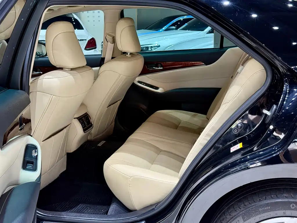 Toyota Crown 2016
