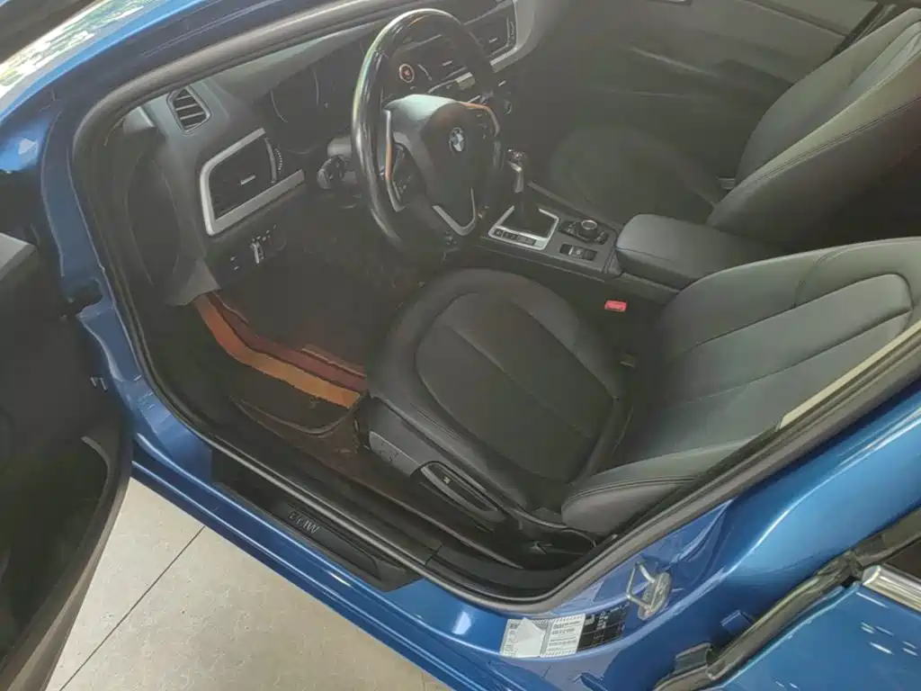 BMW 1 Series 2018 — фото 16