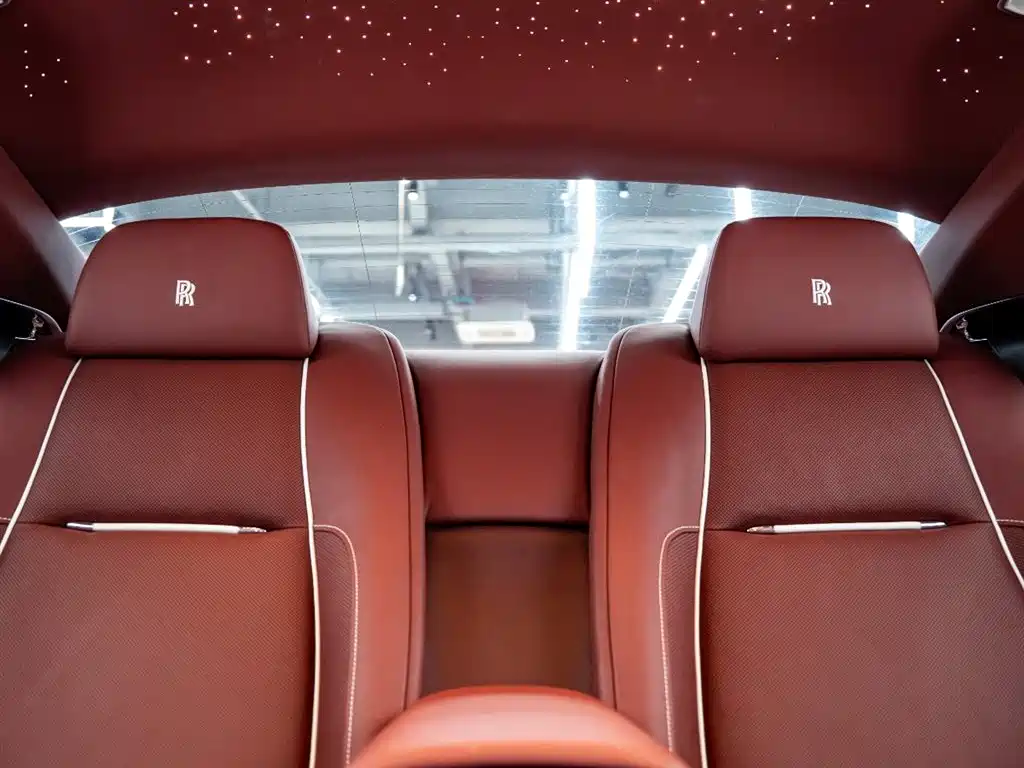 Rolls-Royce Phantom 2017 — фото 12