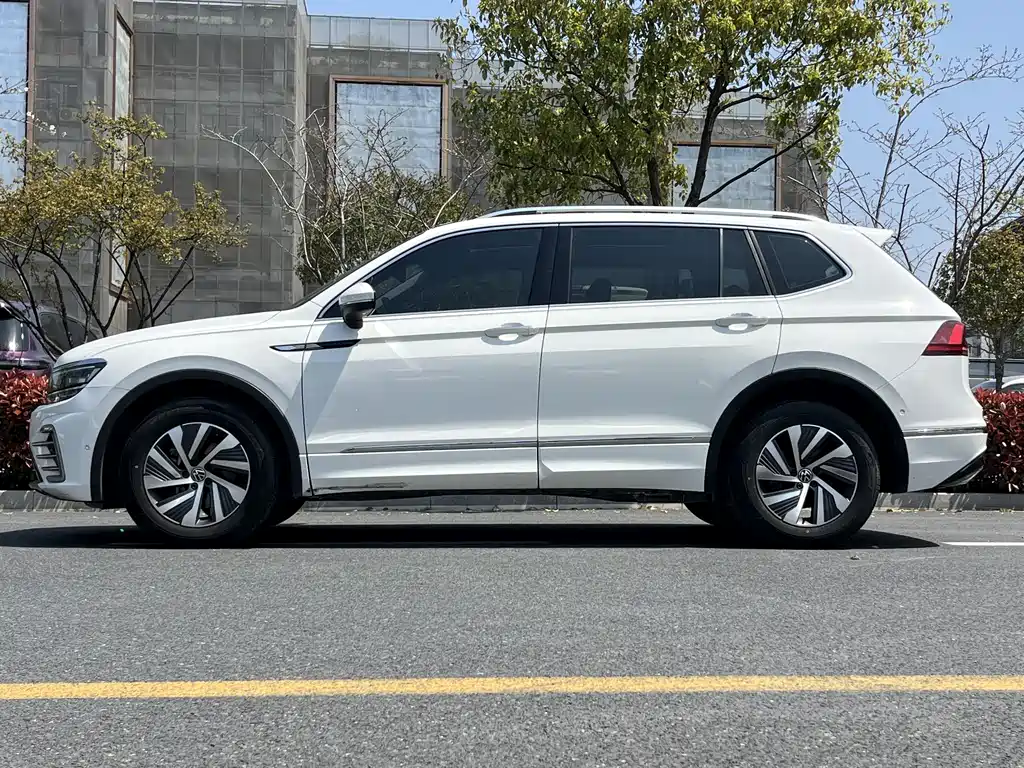 Volkswagen Tiguan L New Energy 2021 — фото 7