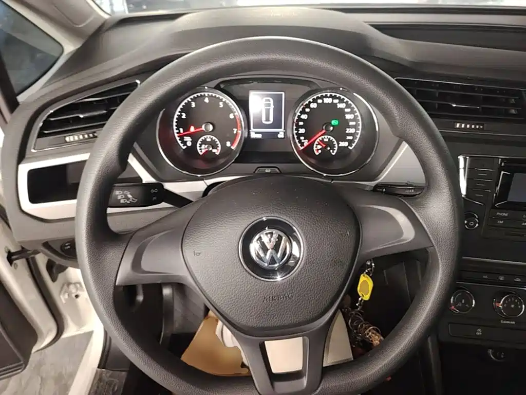 Volkswagen Touran 2019 — фото 11