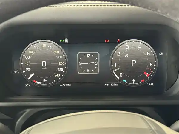 Land Rover Defender 2024