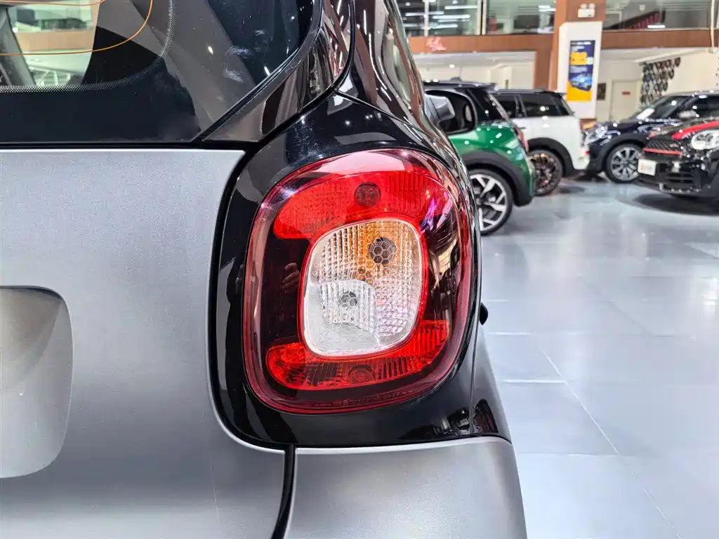 smart Fortwo 2019 — фото 18