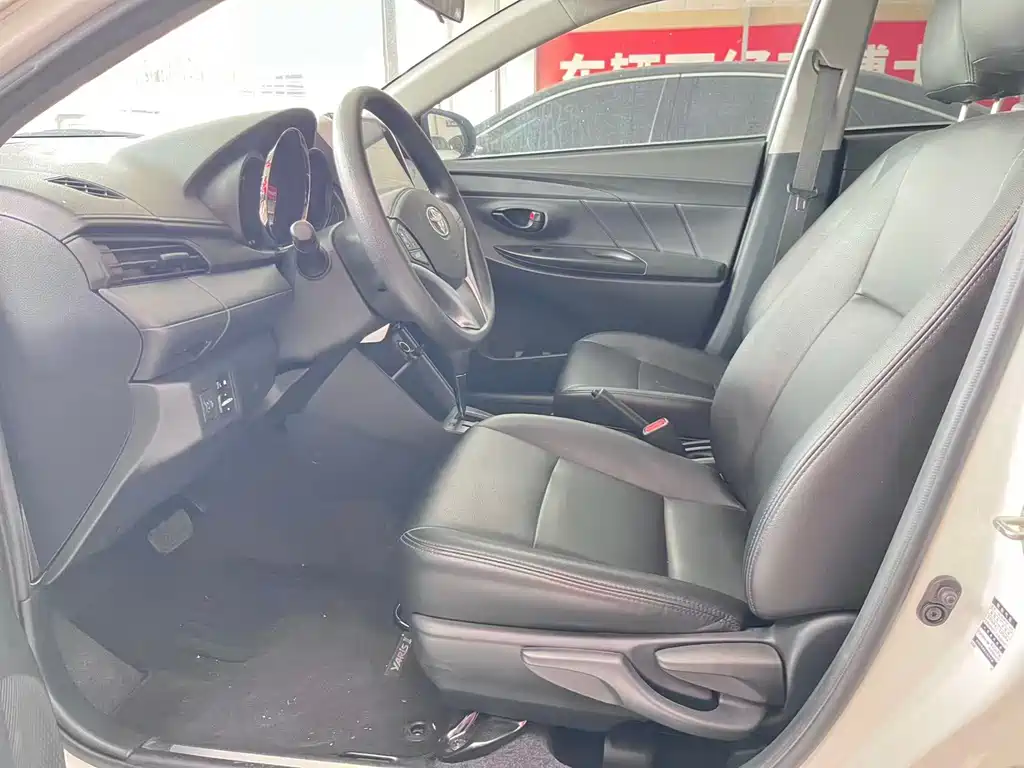 Toyota Yaris L 2022 — фото 3