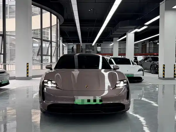 Porsche Taycan 2021