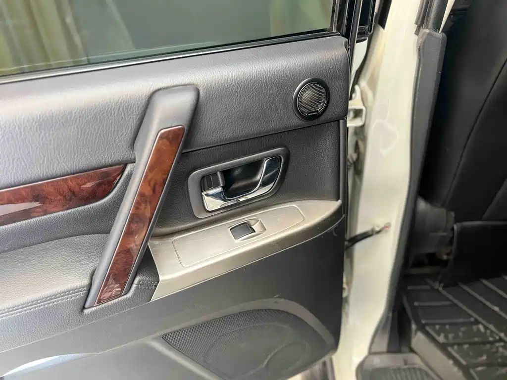 Mitsubishi Pajero 2017 — фото 20