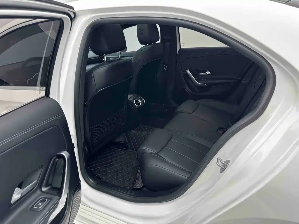 Mercedes-Benz A-Class 2022 — фото 11