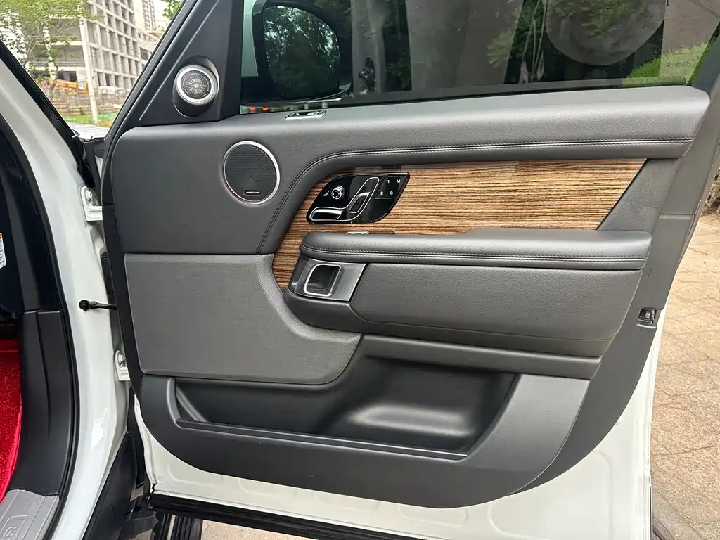 Land Rover Range Rover 2018 — фото 9