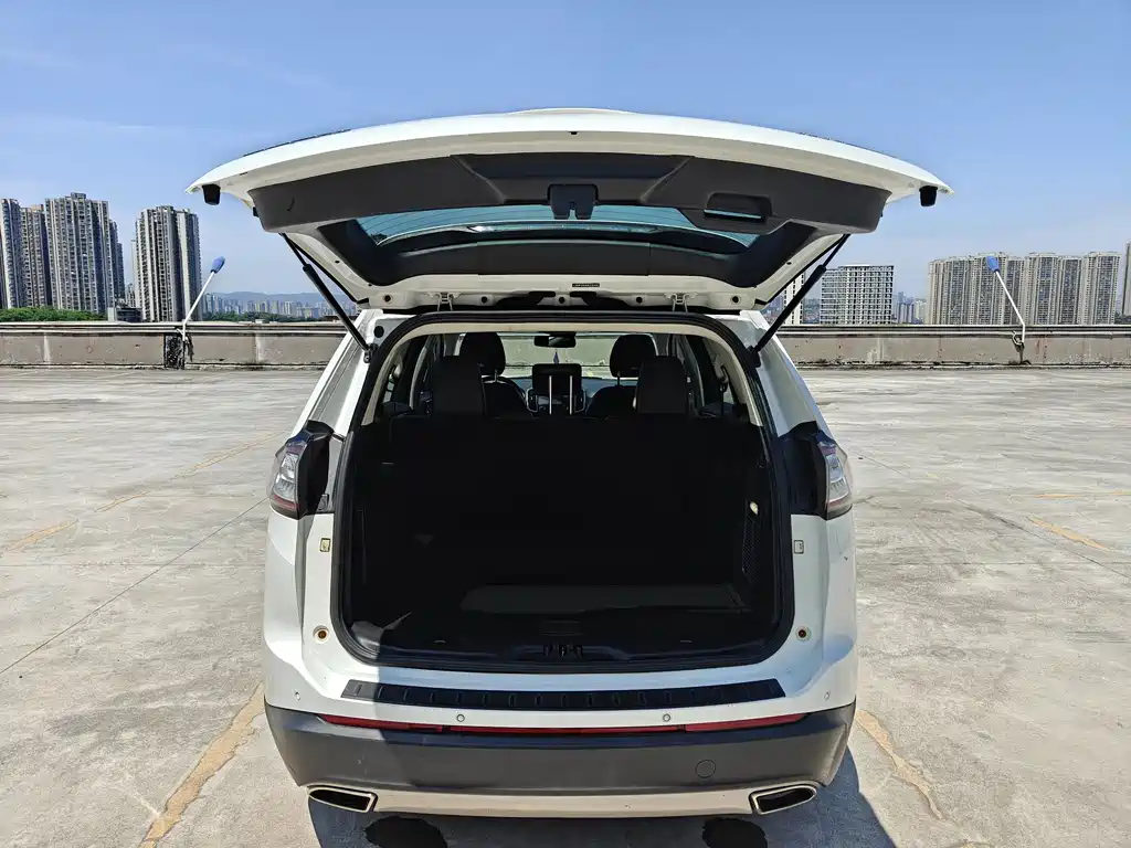 Ford Edge 2017 — фото 15