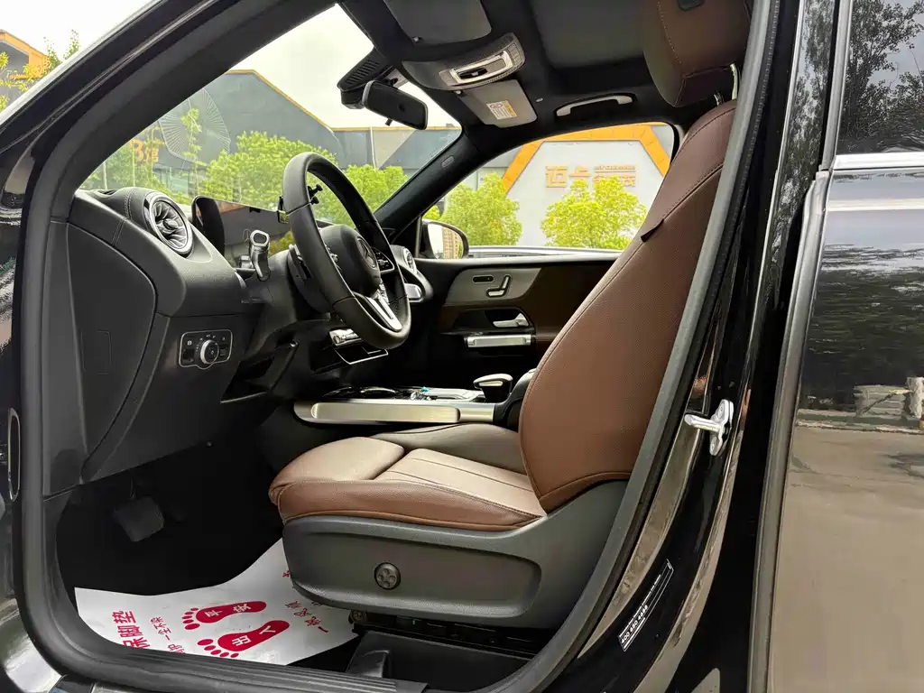 Mercedes-Benz GLB 2023