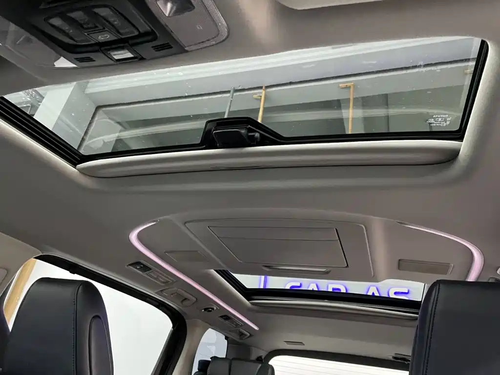 Toyota Vellfire 2023 — фото 12