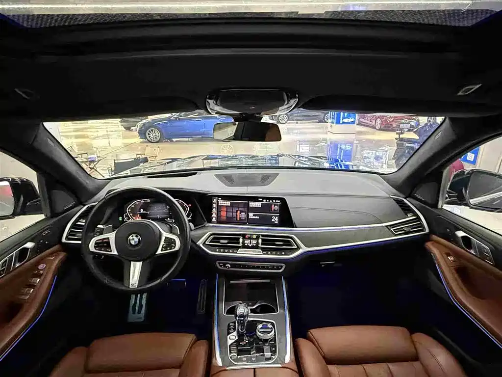 BMW X7 2021 — фото 18