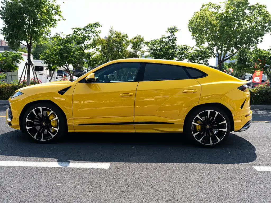Lamborghini Urus 2020 — фото 13