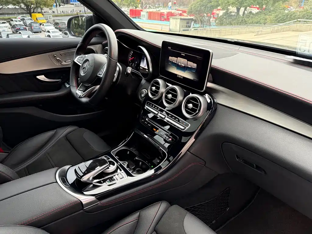 Mercedes-Benz GLC AMG 2019 — фото 17