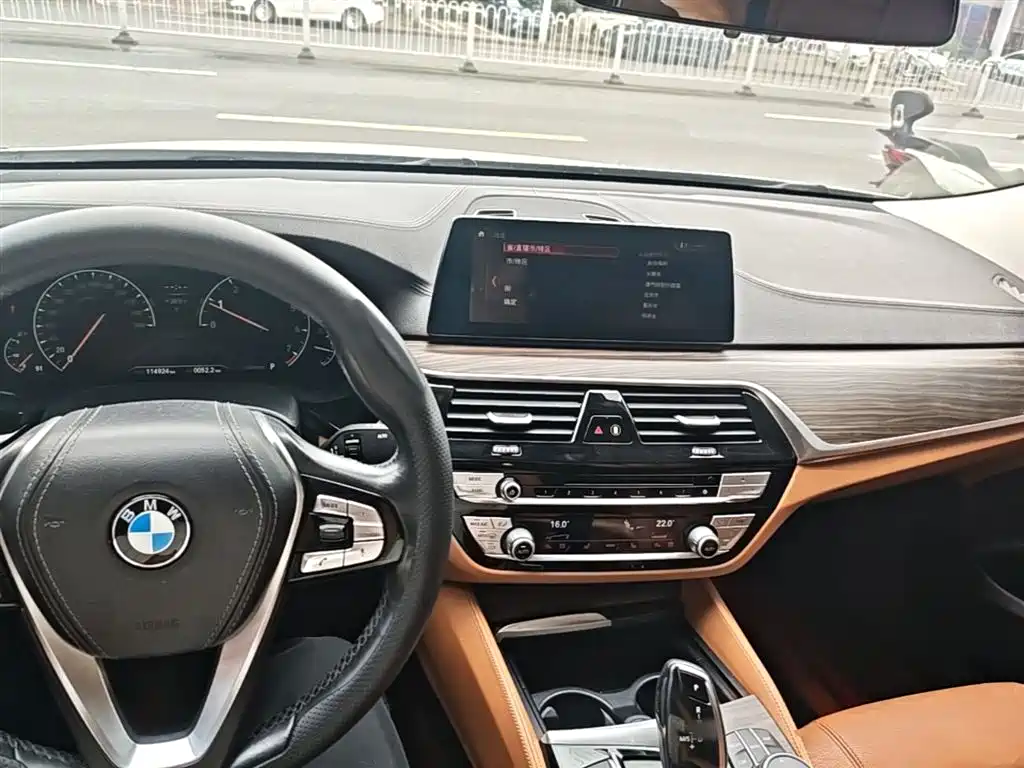 BMW 6 Series GT 2019 — фото 10