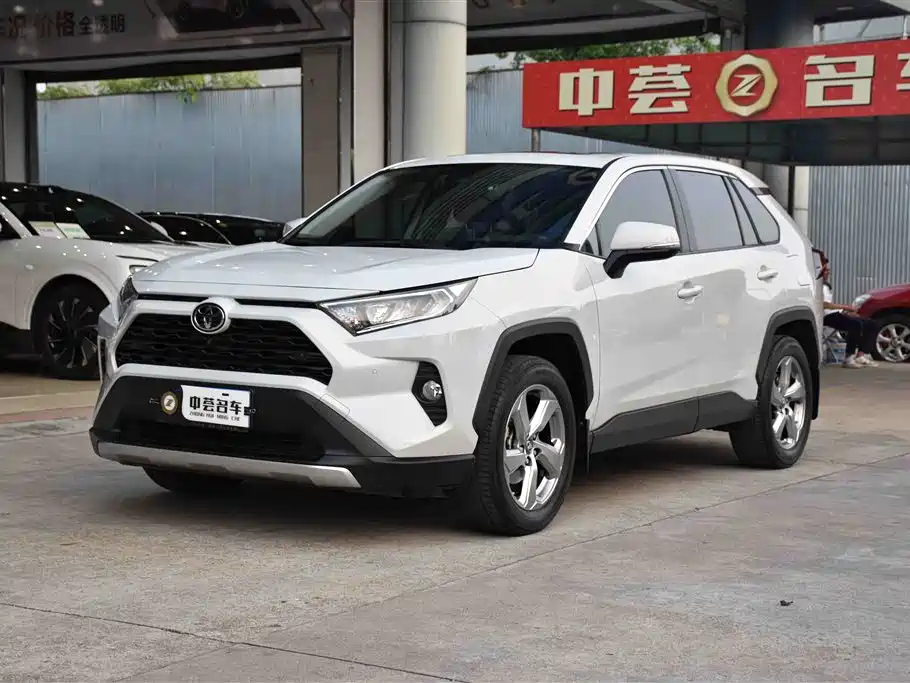 Toyota RAV4 2022 — фото 1