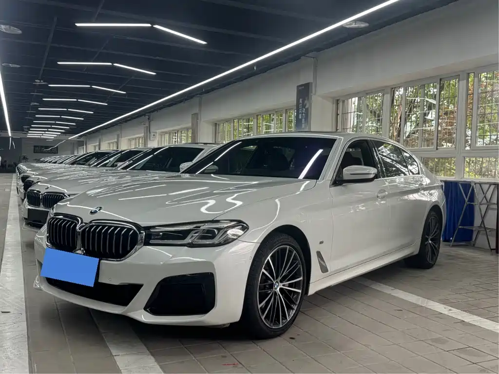 BMW 5 Series 2023 — фото 1