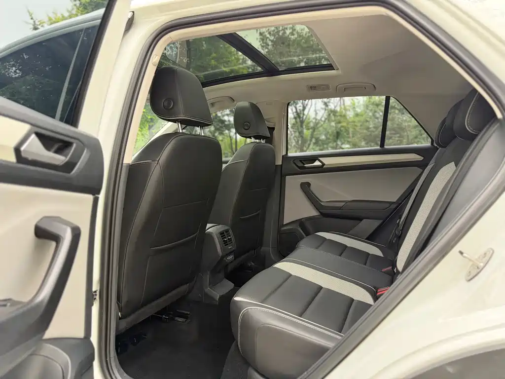 Volkswagen T-Roc 2023