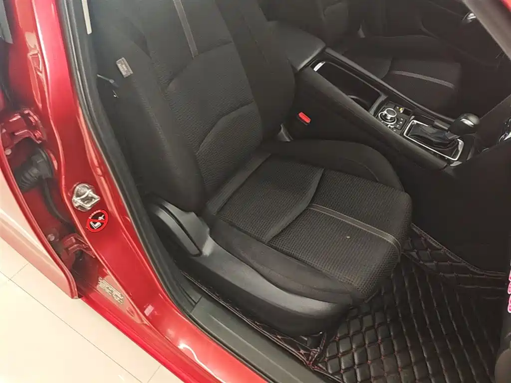 Mazda 3 Axela 2017 — фото 25