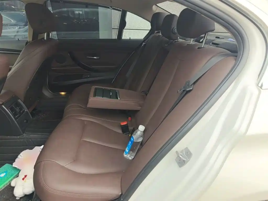 BMW 3 Series 2018 — фото 17
