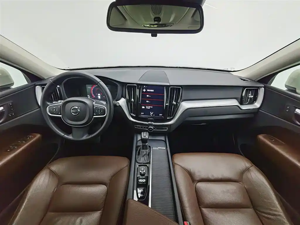 Volvo XC60 2018 — фото 5