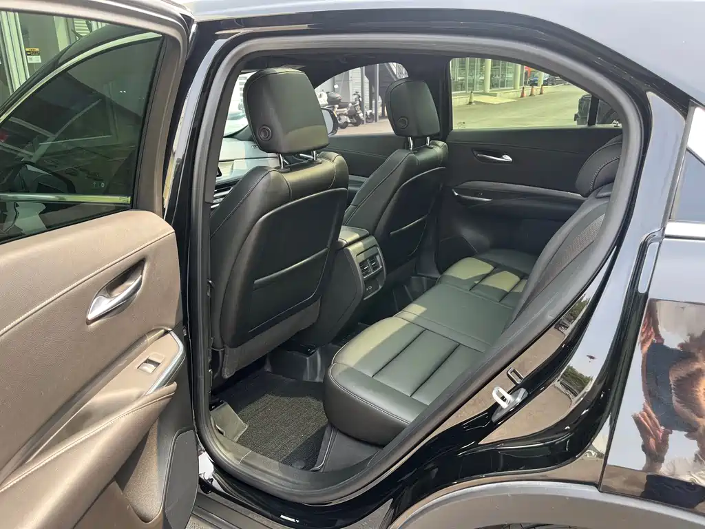 Cadillac XT4 2023 — фото 10