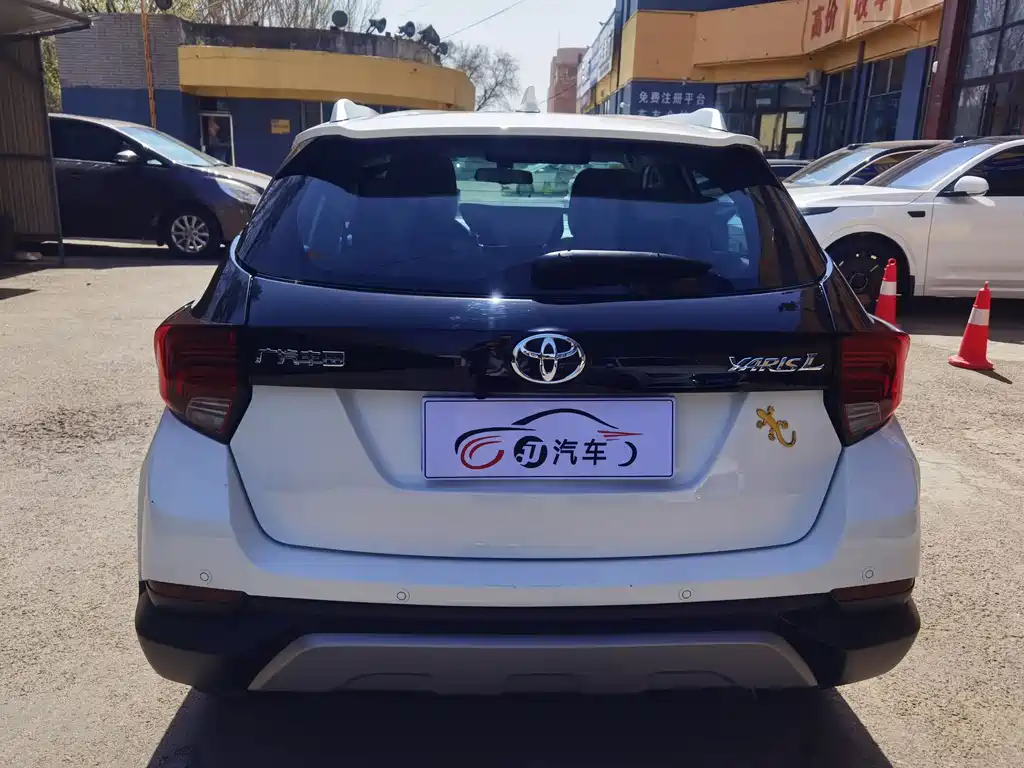 Toyota Yaris L 2021 — фото 4