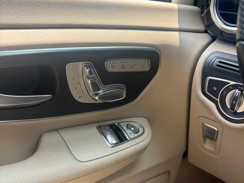 Mercedes-Benz V-Class 2018 — фото 12