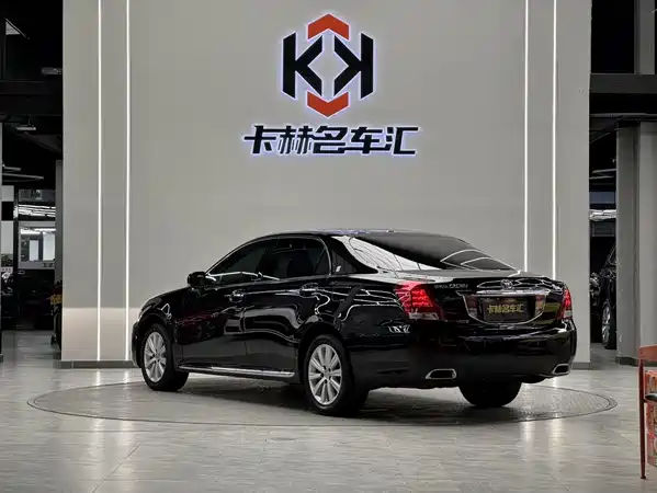 Toyota Crown 2011