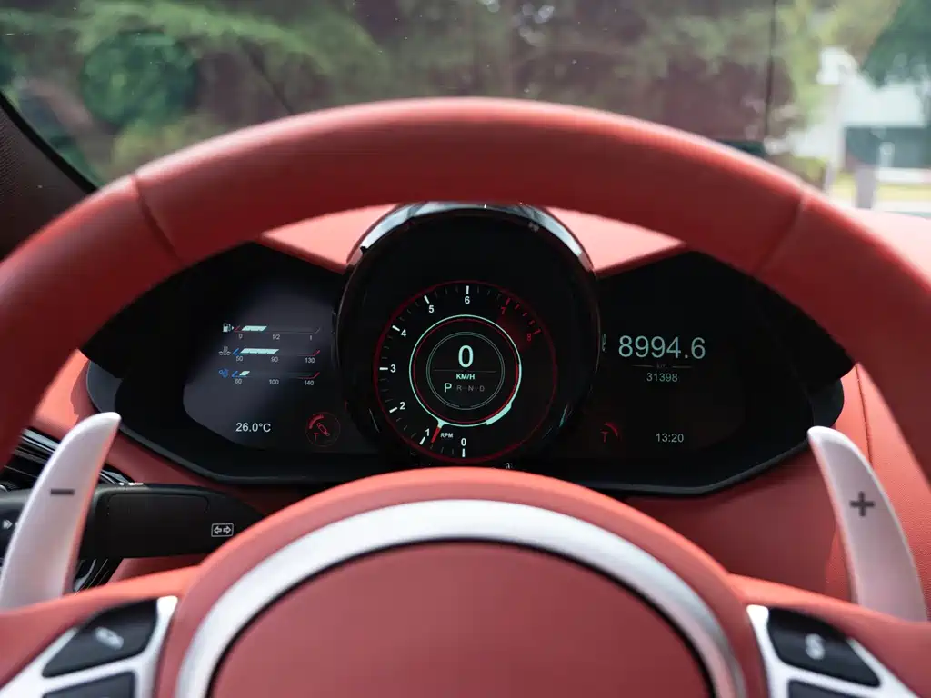 Aston Martin V8 Vantage 2022 — фото 13