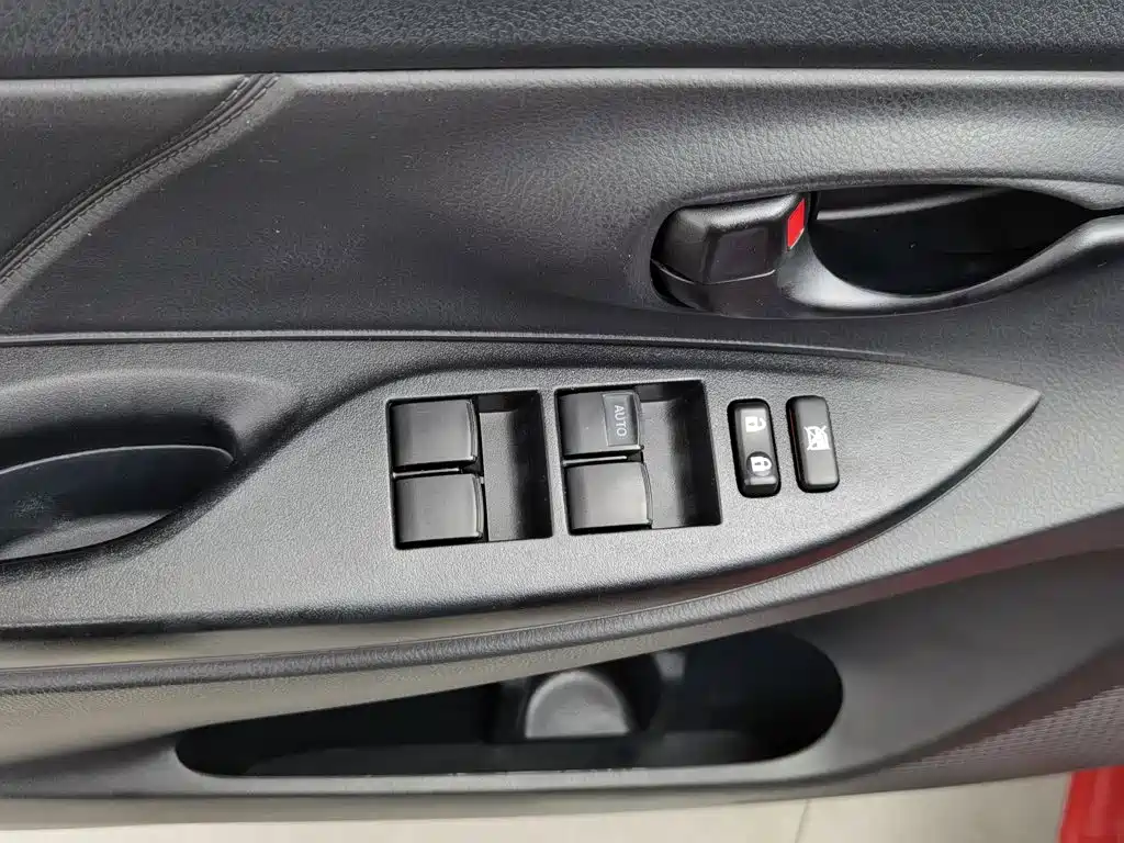 Toyota Yaris L 2019 — фото 21