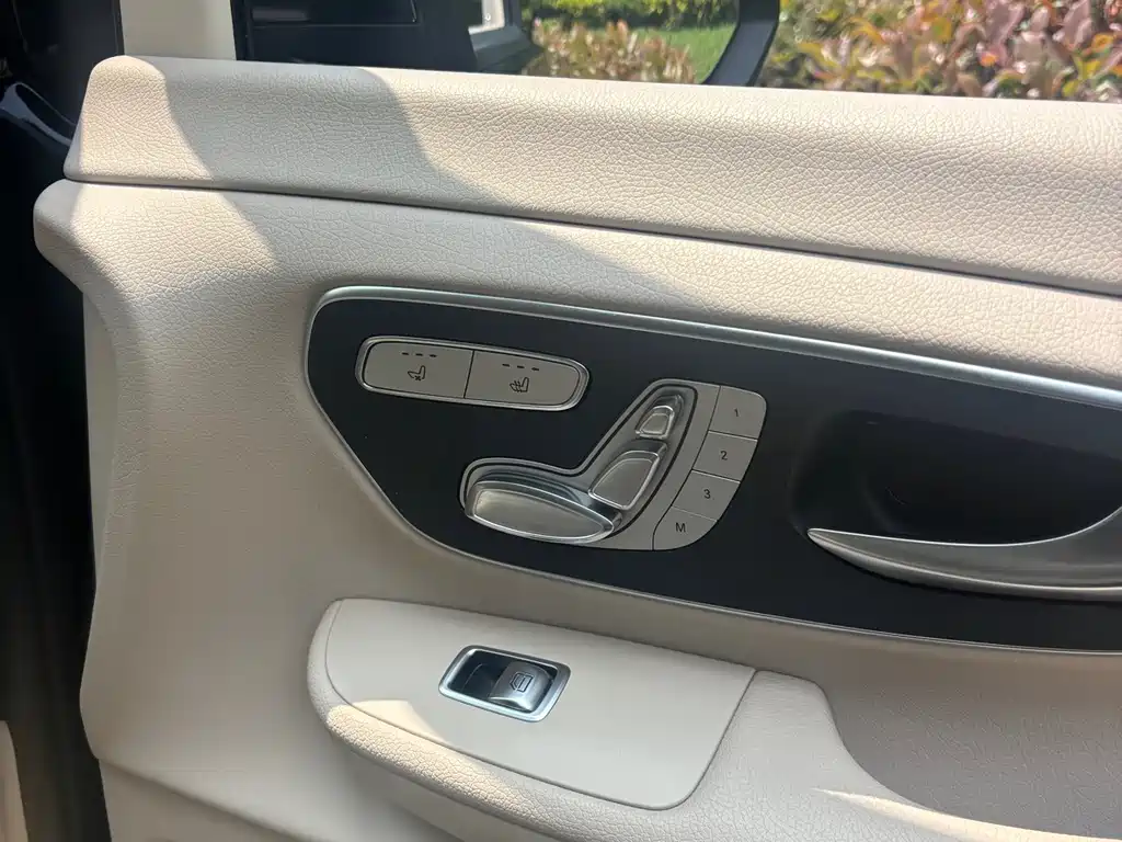 Mercedes-Benz V-Class 2018 — фото 11