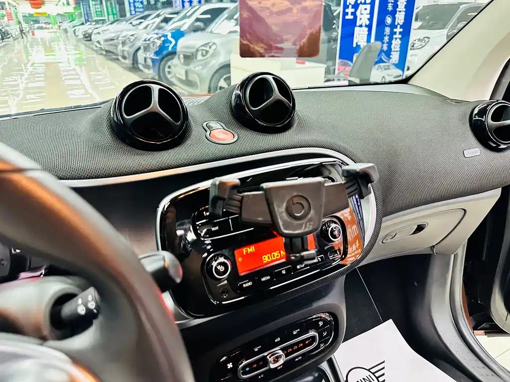 smart Fortwo 2018 — фото 29