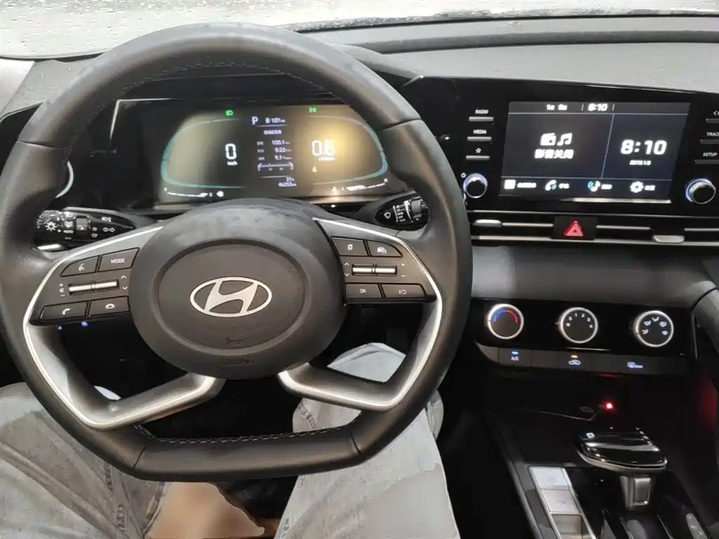 Hyundai Elantra 2023 — фото 10