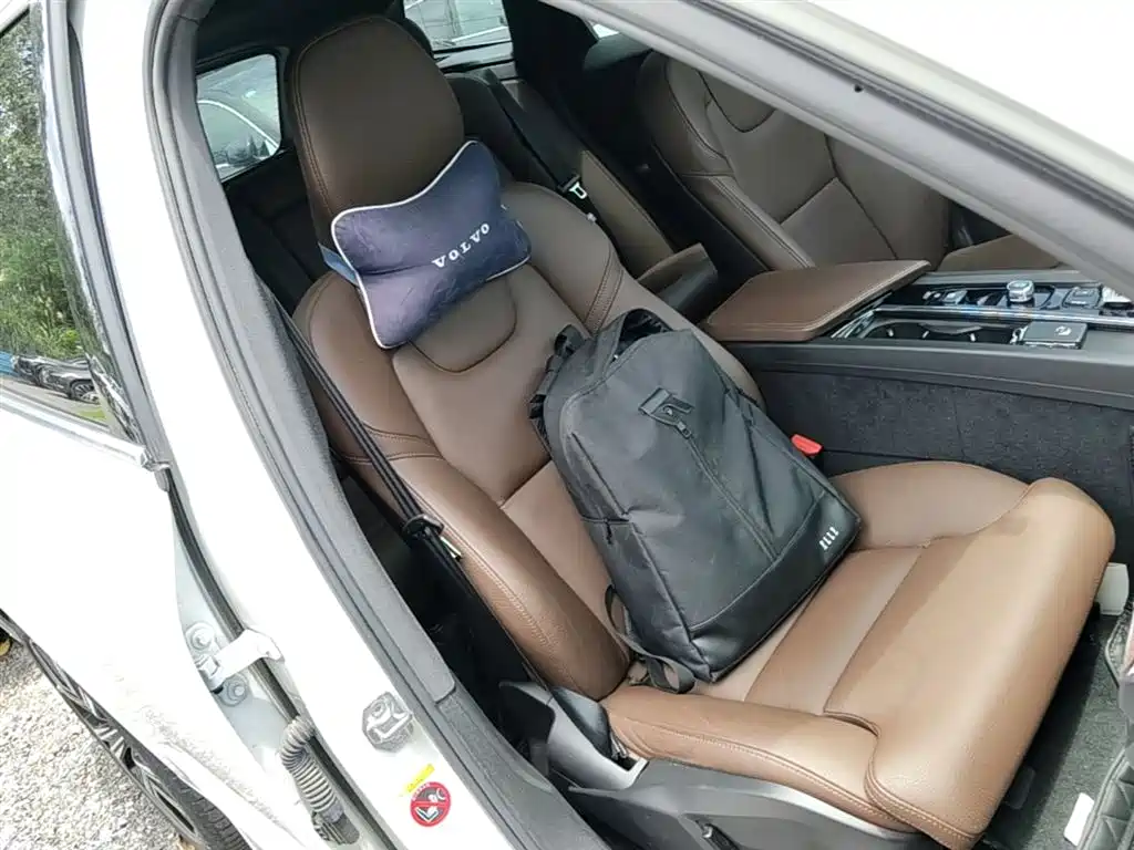 Volvo XC60 PHEV 2021 — фото 25
