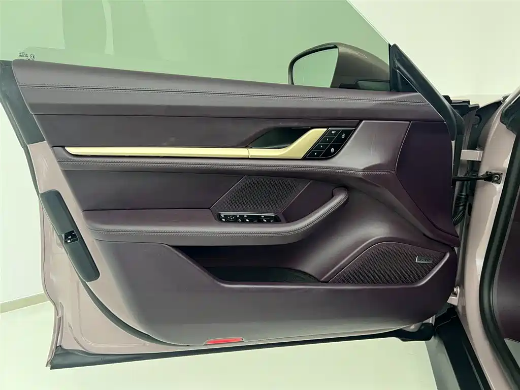 Porsche Taycan 2025 — фото 15