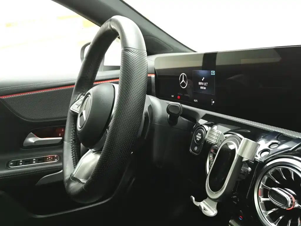 Mercedes-Benz A-Class 2023 — фото 22