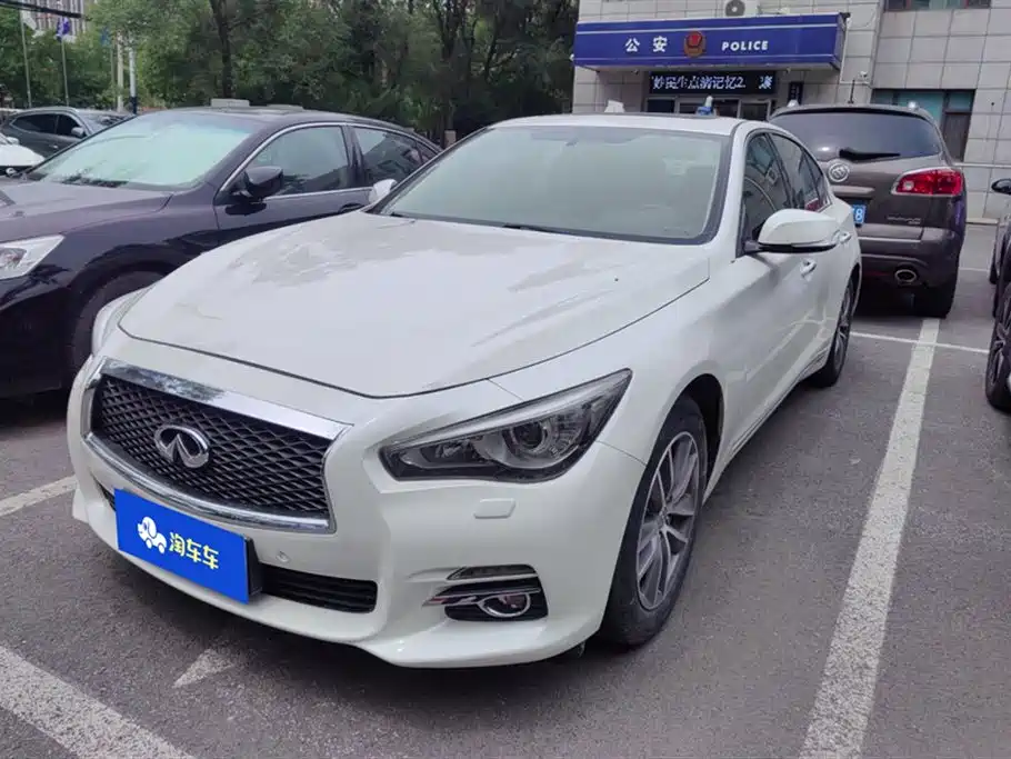 Infiniti Q50L 2015