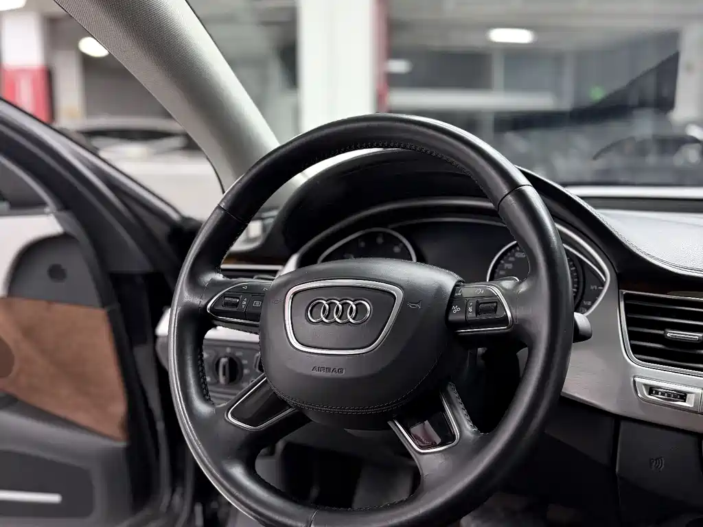 Audi A8 2017 — фото 13