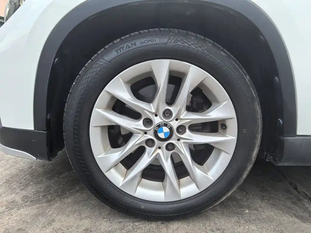 BMW X1 2015 — фото 16