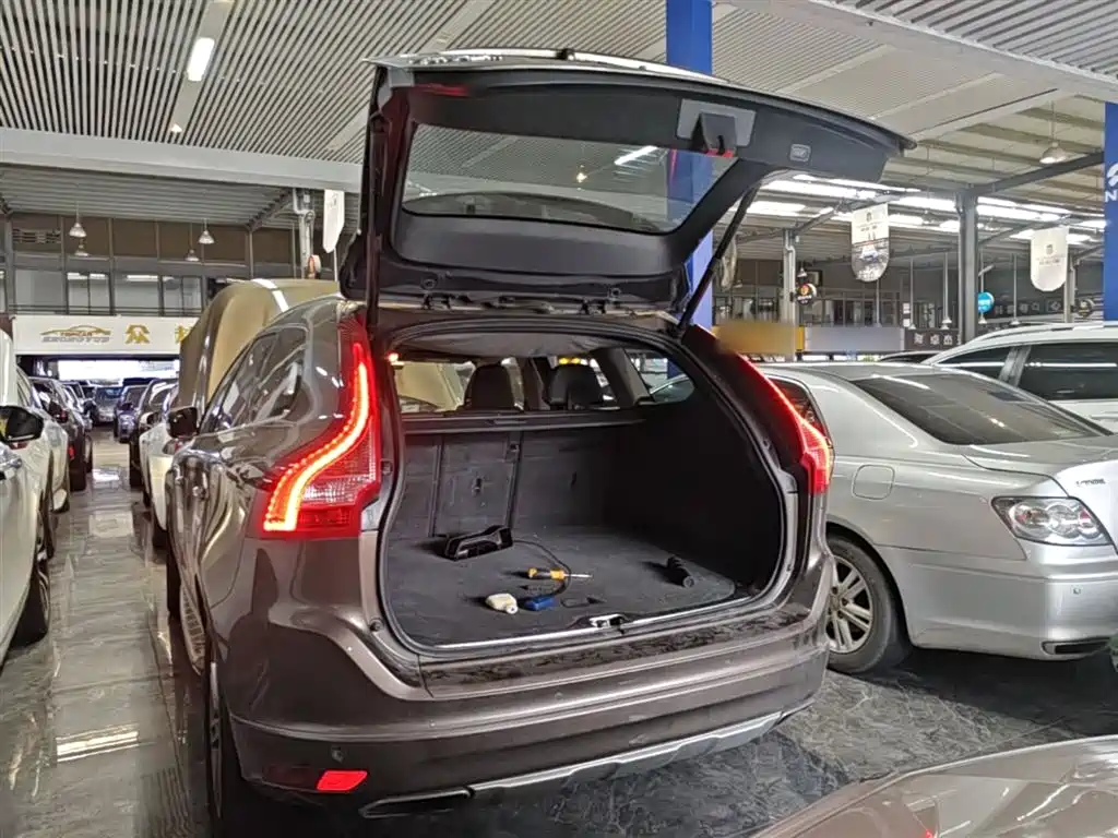 Volvo XC60 2016 — фото 19