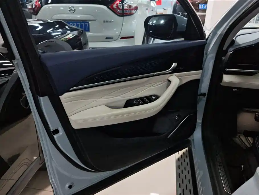 Geely Xingyue L 2022
