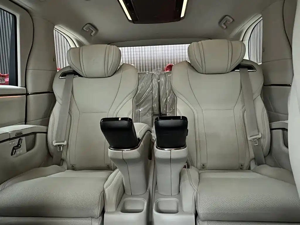 Lexus LM — фото 12