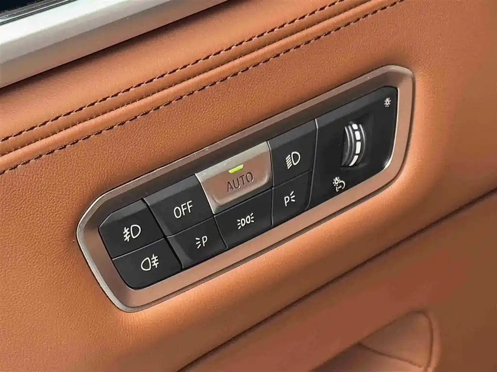 BMW X7 2021 — фото 17