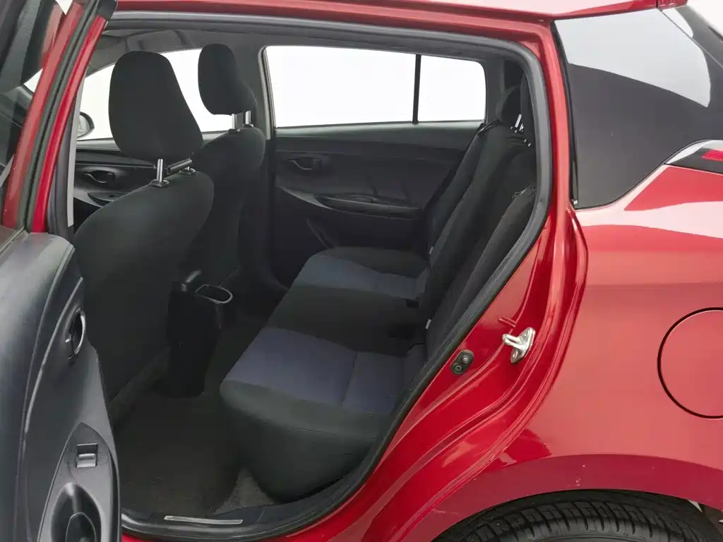 Toyota Yaris L 2017 — фото 15