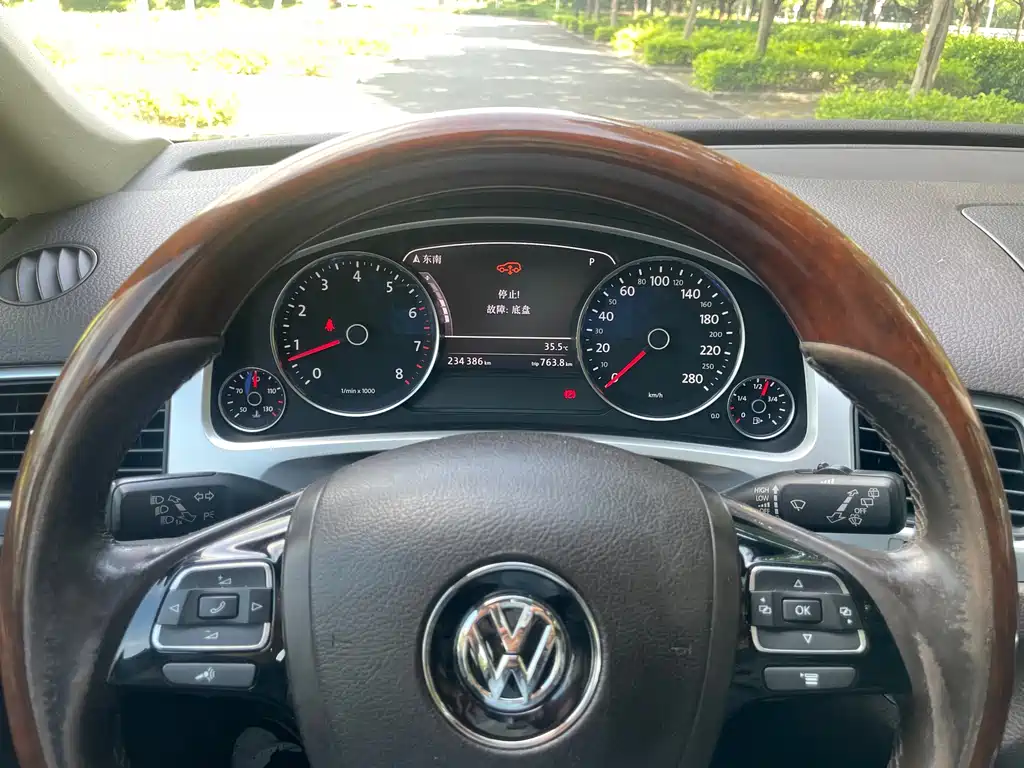 Volkswagen Touareg 2015 — фото 16