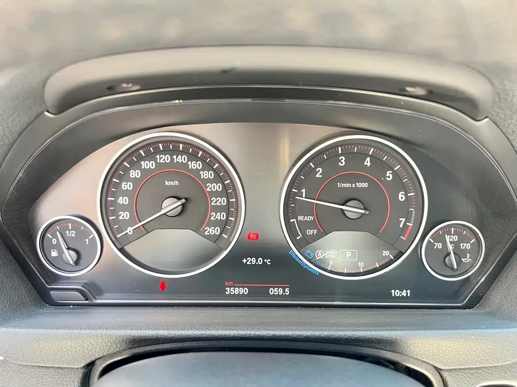 BMW 3 Series 2017 — фото 13