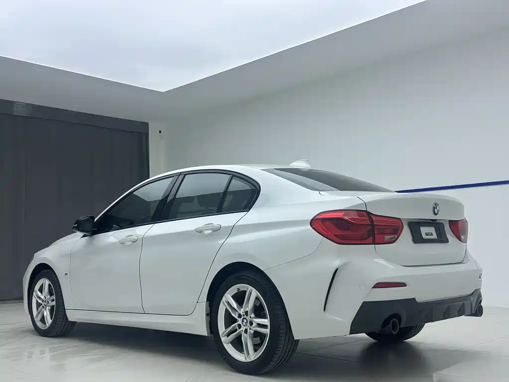 BMW 1 Series 2022 — фото 6