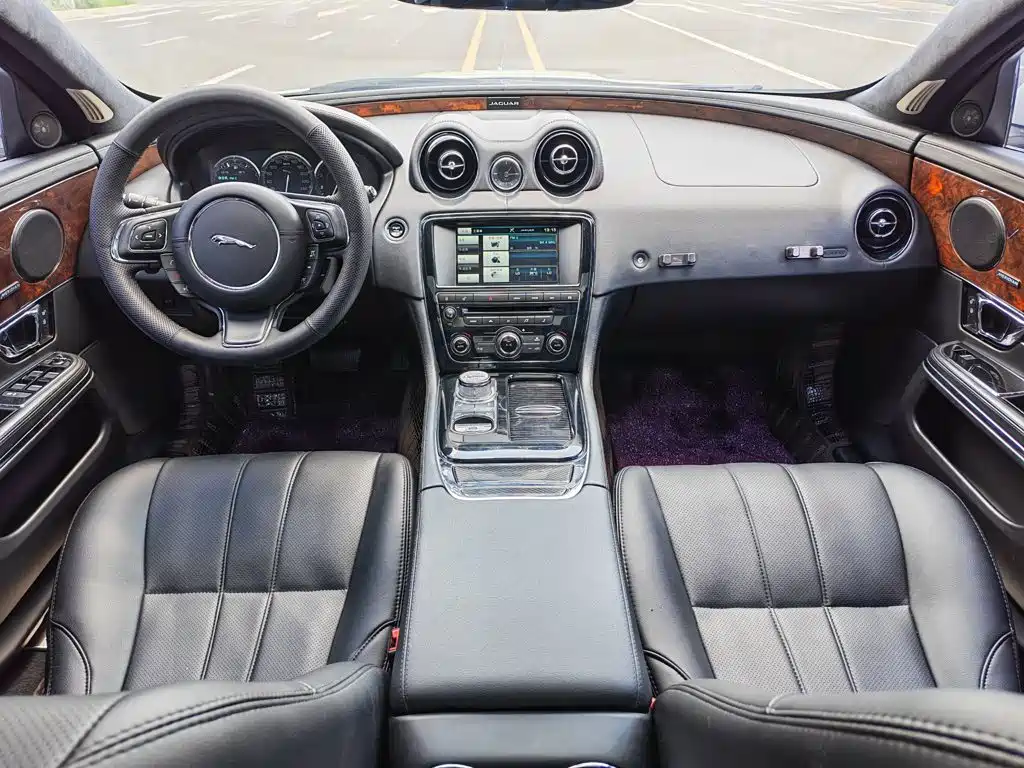 Jaguar XJ 2016 — фото 14