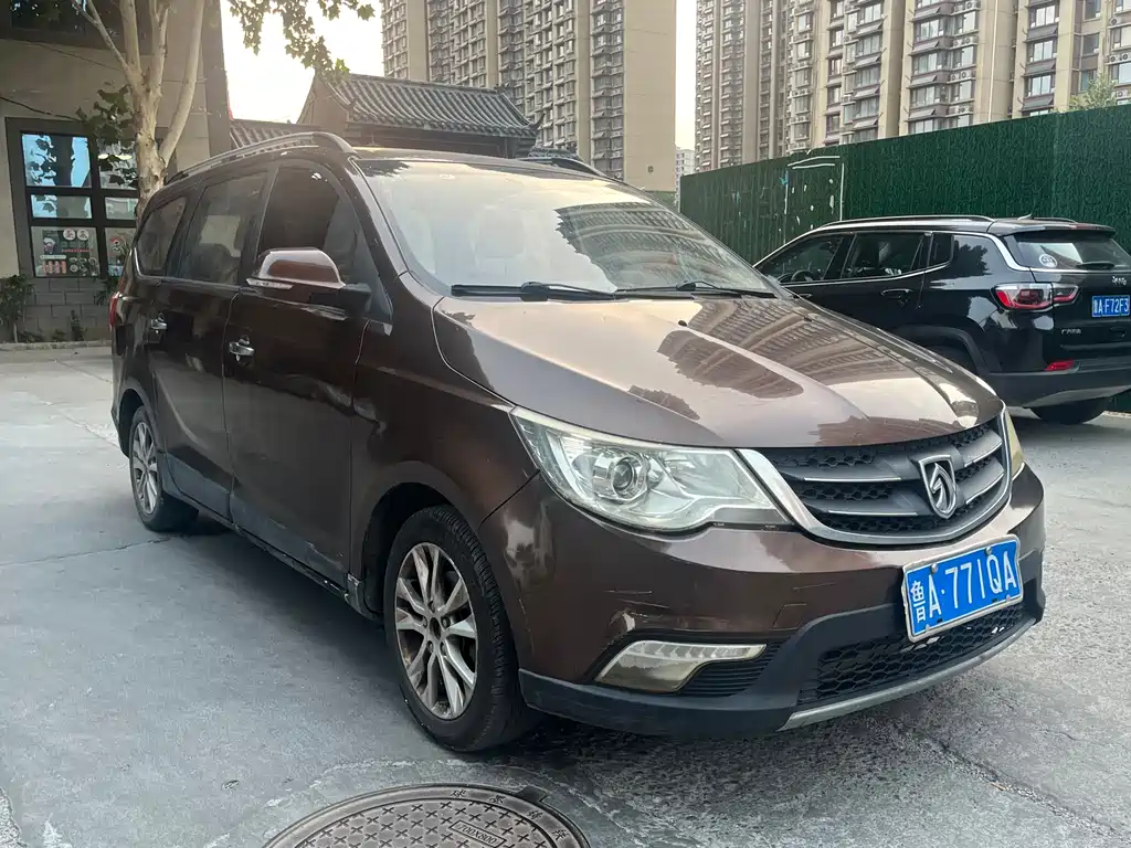Baojun 730 2015
